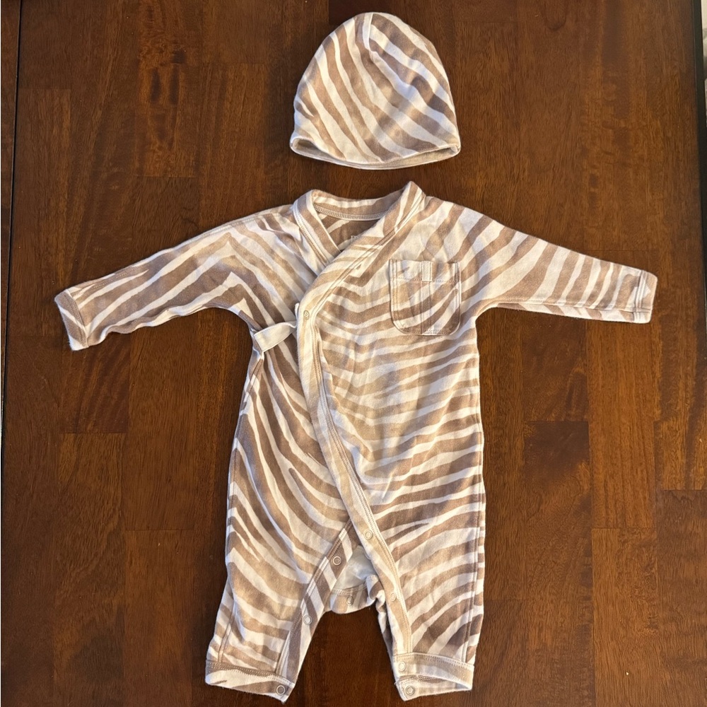 2/$15 Banana Republic baby “Safari Zoo Print” One Piece Wrap with Hat, 3-6 mo